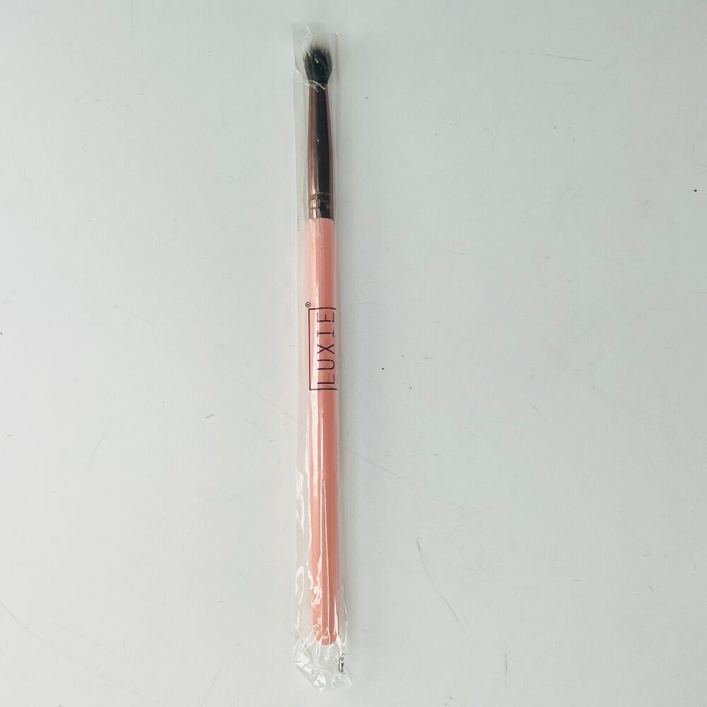 Luxie Small Tapered Blending 231 Eye Shadow MakeUp Brush Pink Rose Gold New